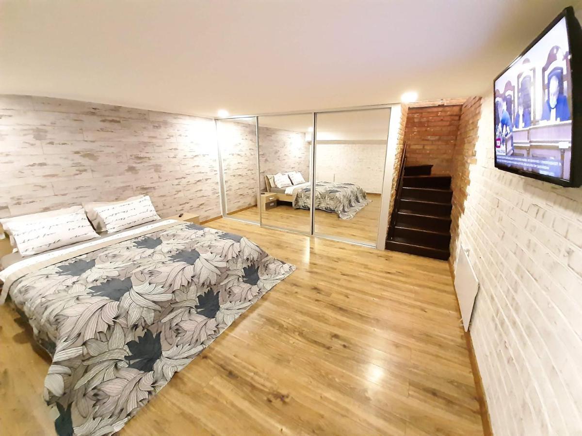 Charlotte -Двухуровневая Студия В Центре Kremenchuk Luaran gambar
