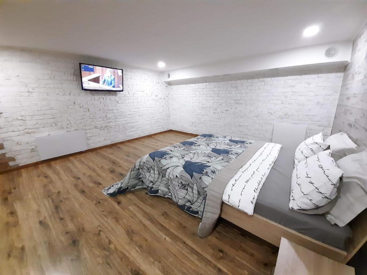 Charlotte -Двухуровневая Студия В Центре Kremenchuk Luaran gambar